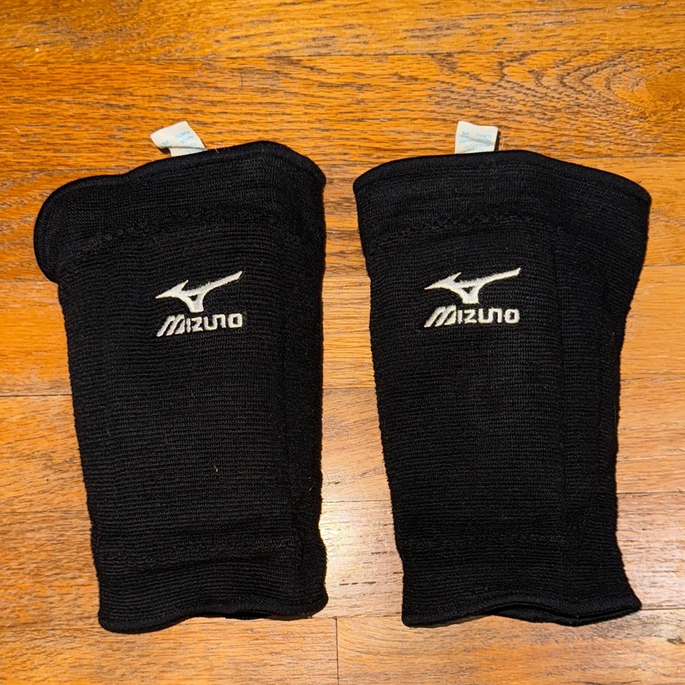 Mizuno Black Knee Pads